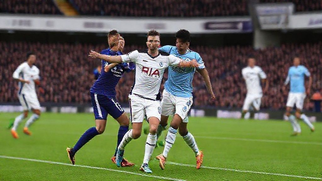 英超疯狂夜：罗梅罗补时倒钩救主 曼城5-4险胜富勒姆