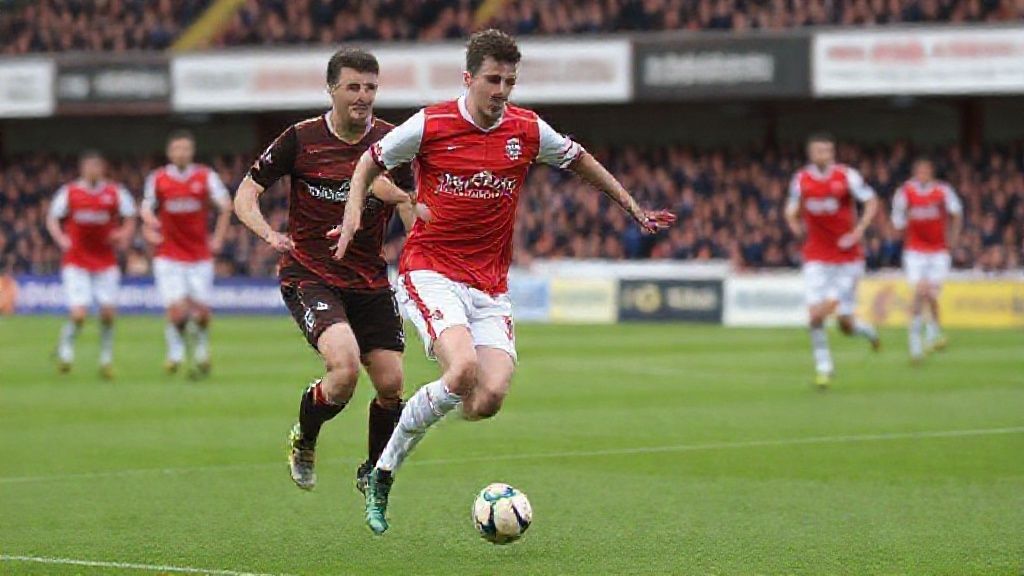 好莱坞老板豪掷4000万英镑！雷克瑟姆的英冠生存法则