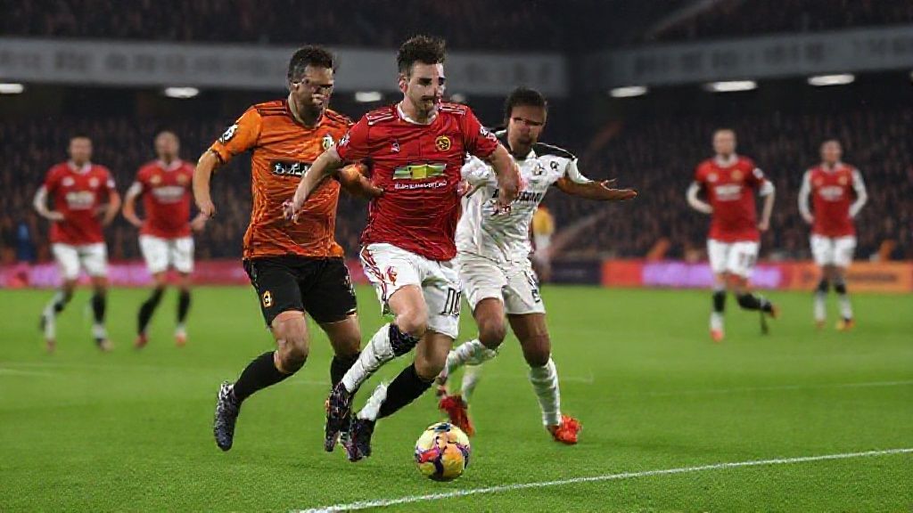 英超焦点战：曼联客场4-1横扫狼队，B费双响炮击碎莫利纽克斯